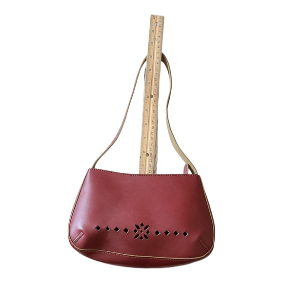 NWOT | VINTAGE | FAUX LEATHER | CUTOUT FLORAL DESIGN | SHOULDER BAG - Picture 9 of 13